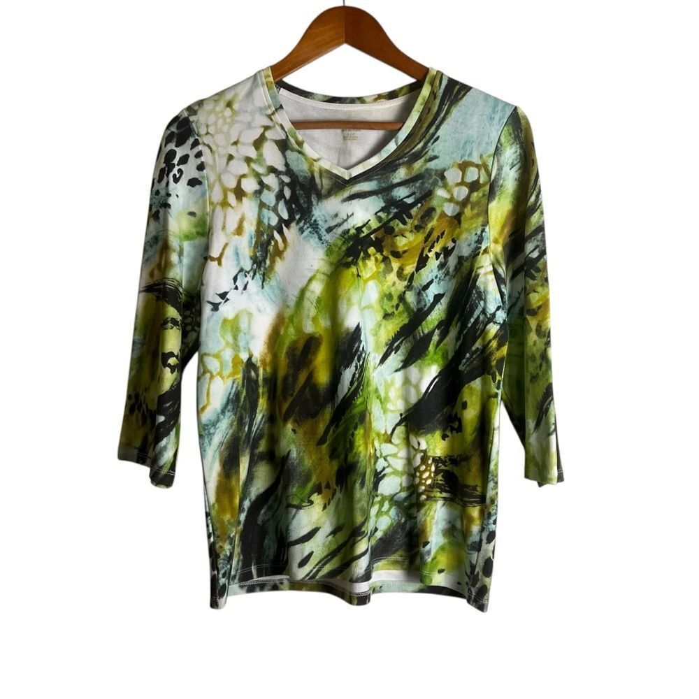 3 for $30! Alia green patterned v neck top